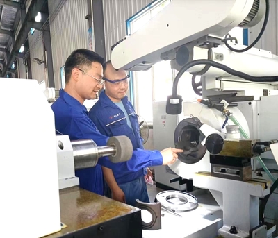 殷光品 勇闖難關(guān)的技術(shù)總工，譜寫新時(shí)代勞動(dòng)者風(fēng)采